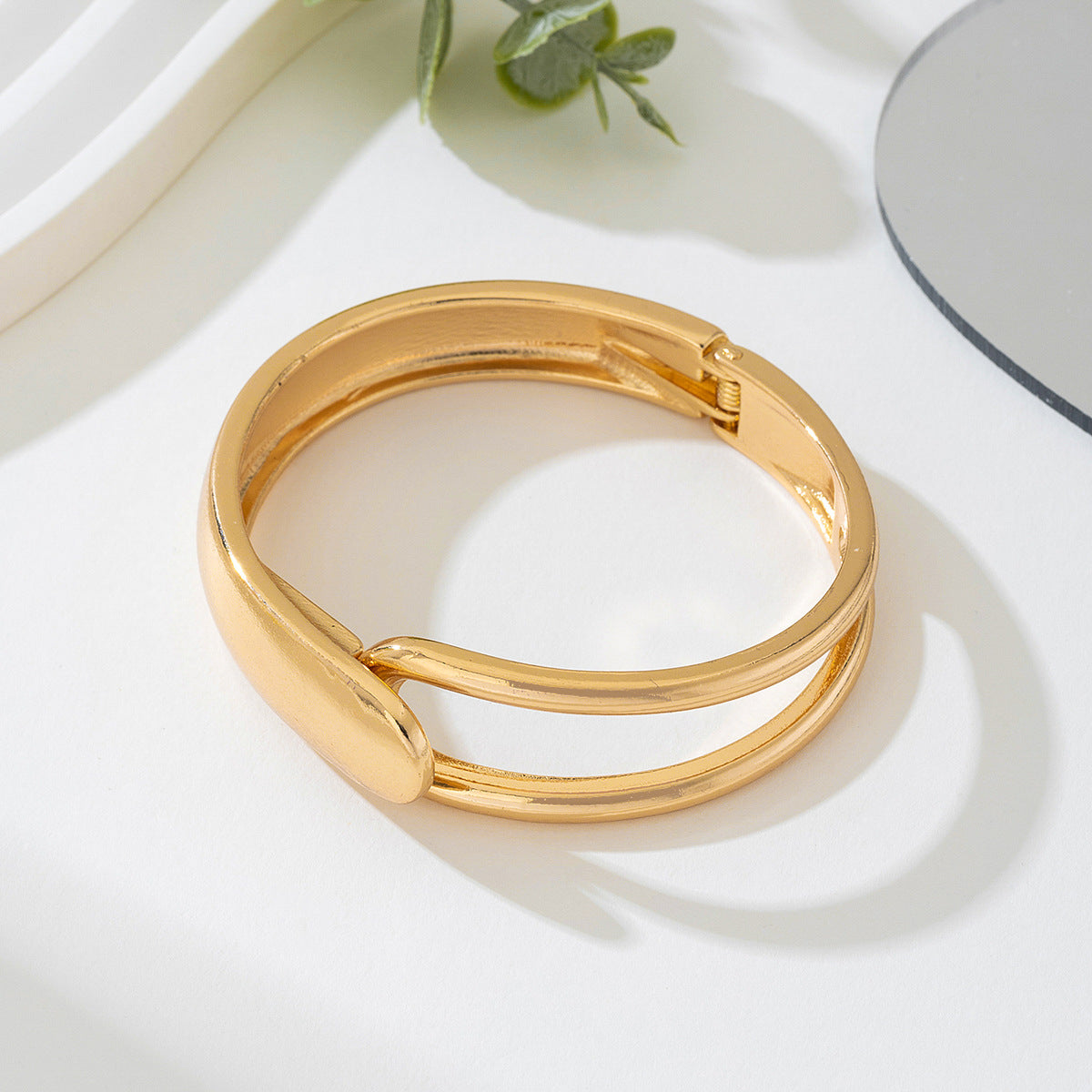 Fashionable Metal Water Drop Bracelet for Women by Planderful