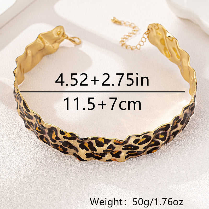 Planderful Vienna Verve Necklace – Trendy Metal Leopard Print Design