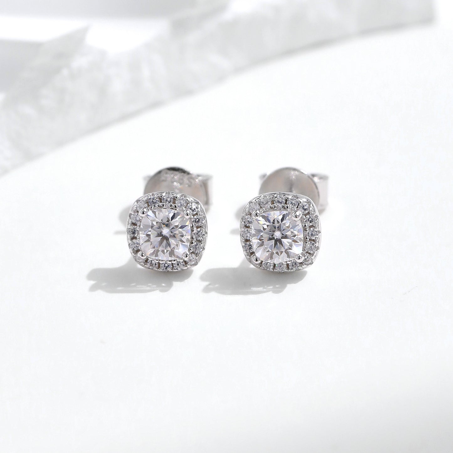 Planderful Moissanite Sparkling Earrings – Elegant D Color Moissanite Design
