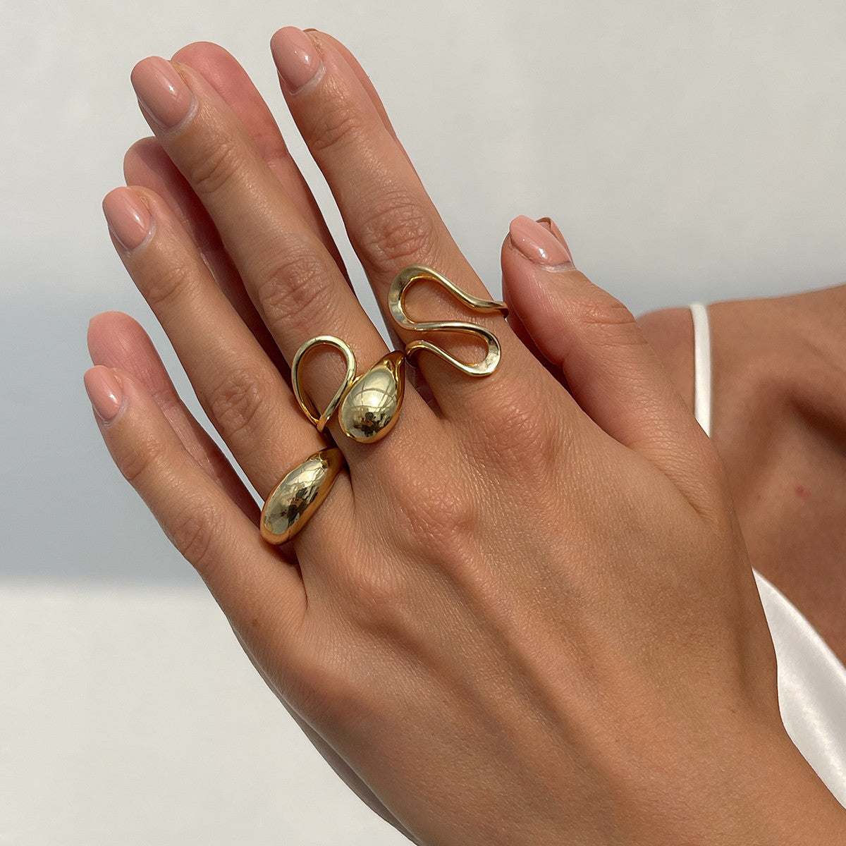 Planderful Vienna Verve Ring Set – Unique Hollow Liquid Design