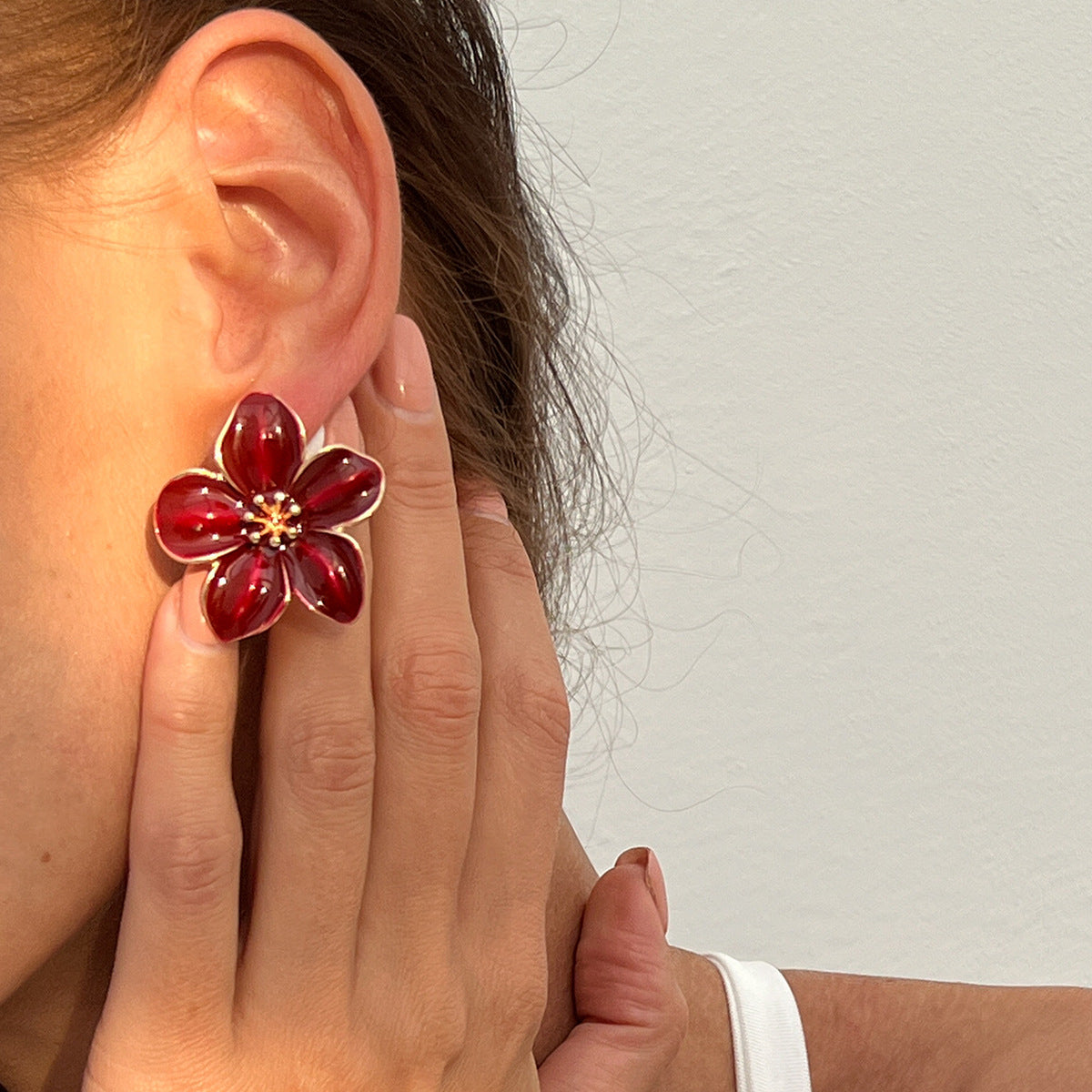 Planderful Vienna Verve Earrings – Elegant Oil-Dripping Flower Design