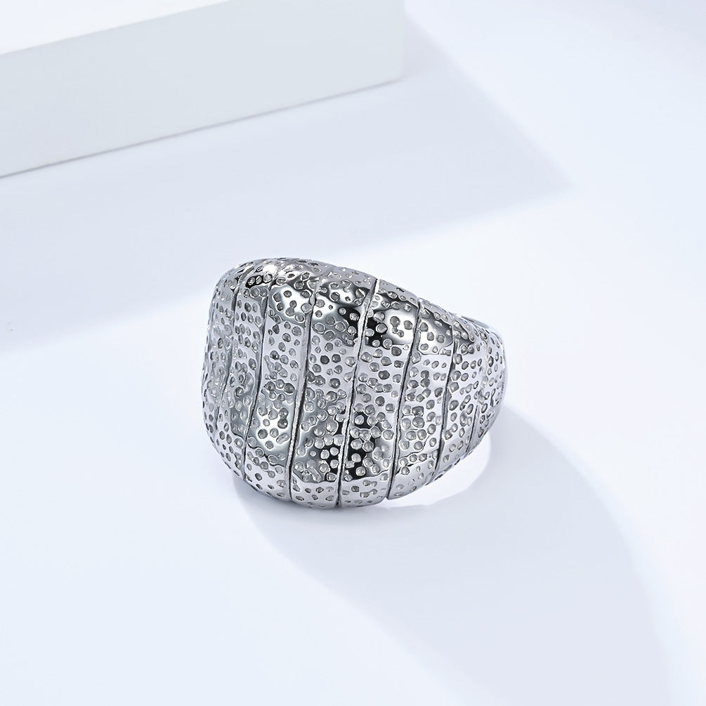 Planderful Titanium Steel Ring Luxurious 18K Gold Finish For Women Minimalist Elegant Jewelry