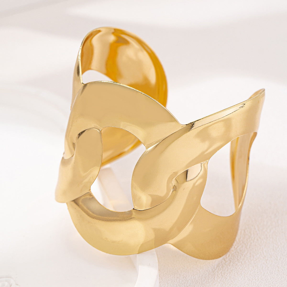 Planderful Vienna Verve Bracelet – Fashionable Metal Geometric Design