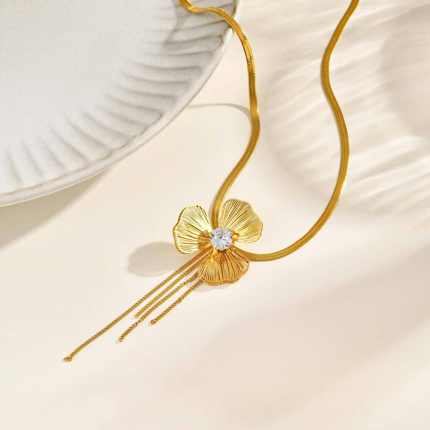 Wind Design Stainless Steel Blade Chain Zircon Clover Y-Shaped Necklace