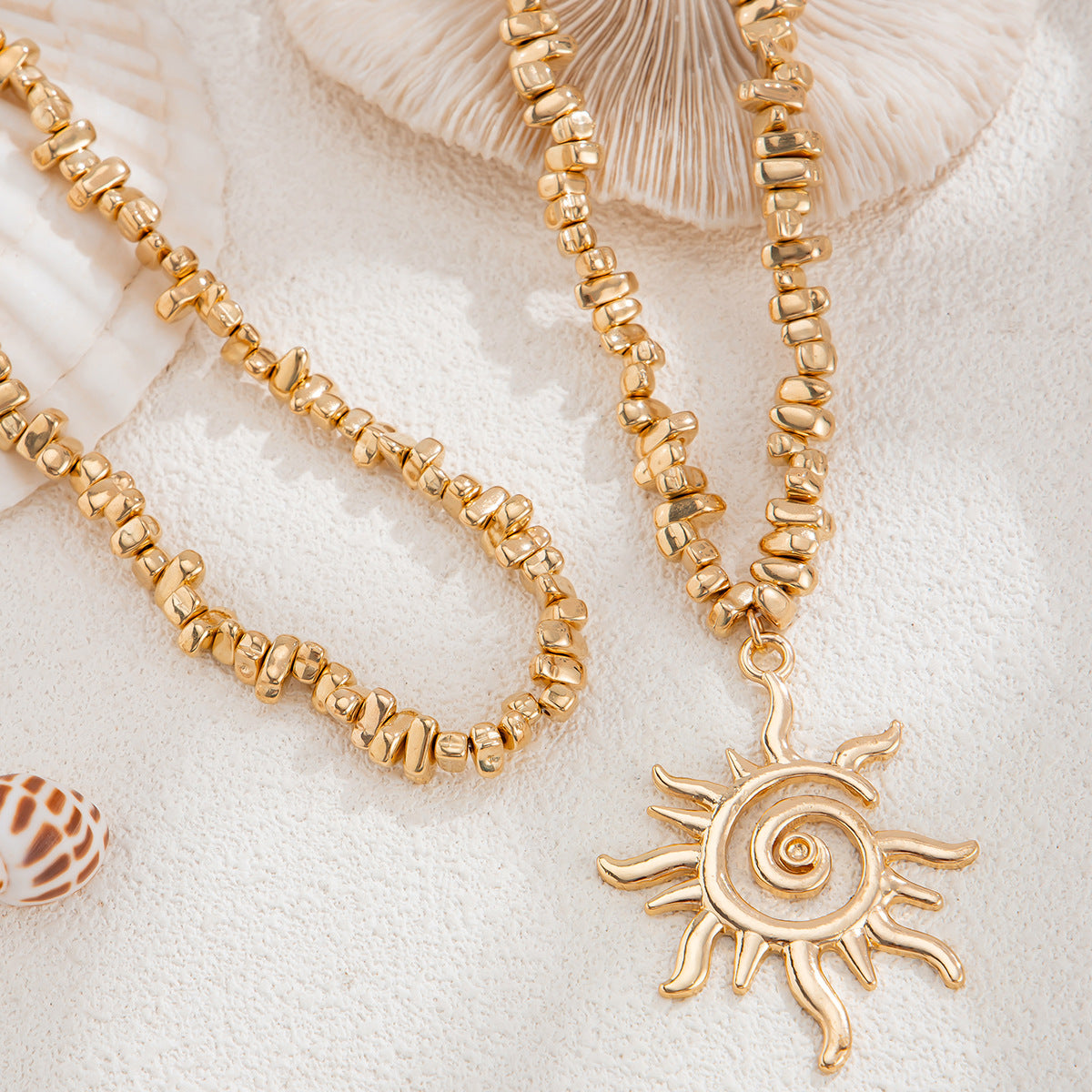 Planderful Vienna Verve Necklace – Personalized Retro Hollow Design