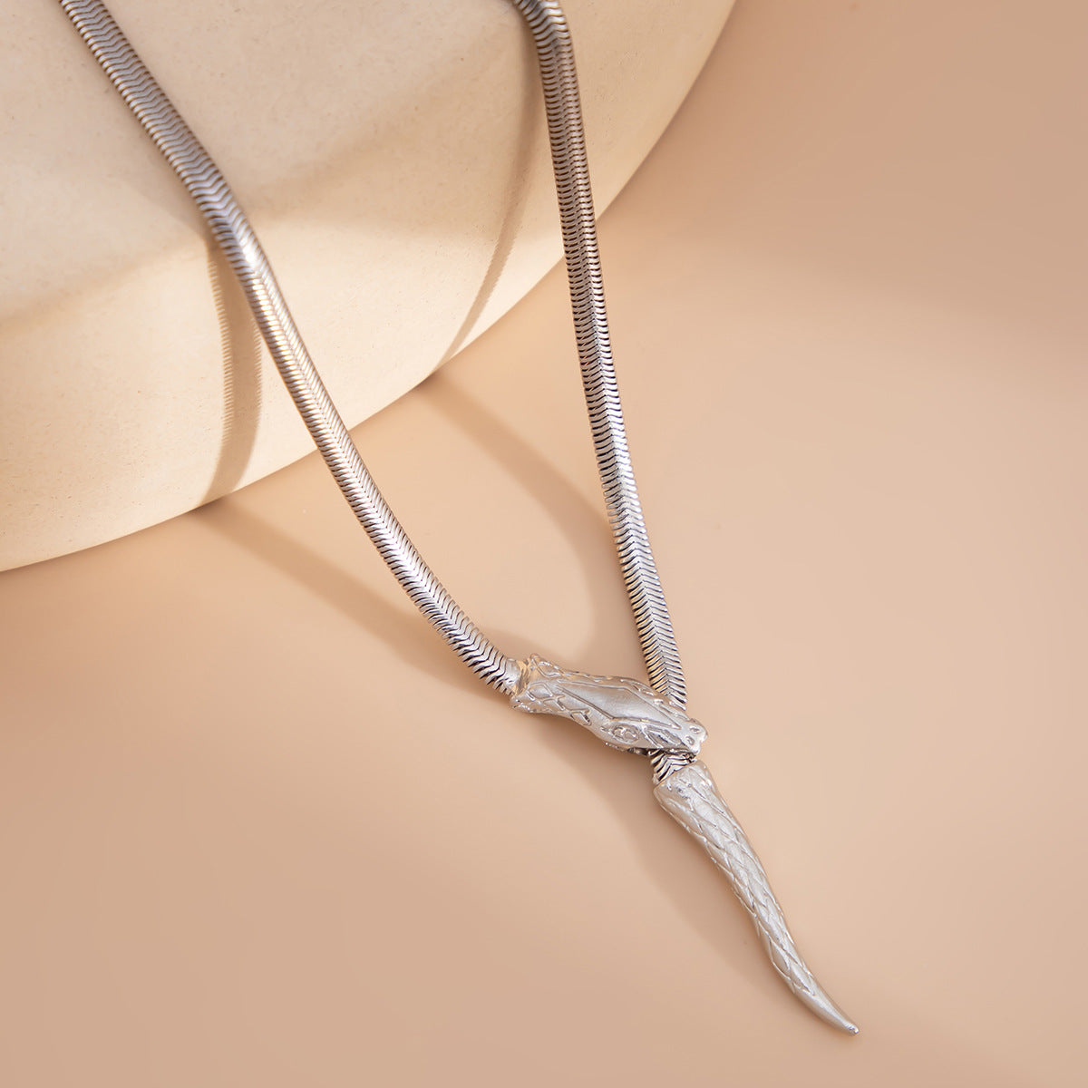 Planderful Vienna Verve Necklace – Versatile Snake-Shaped Design