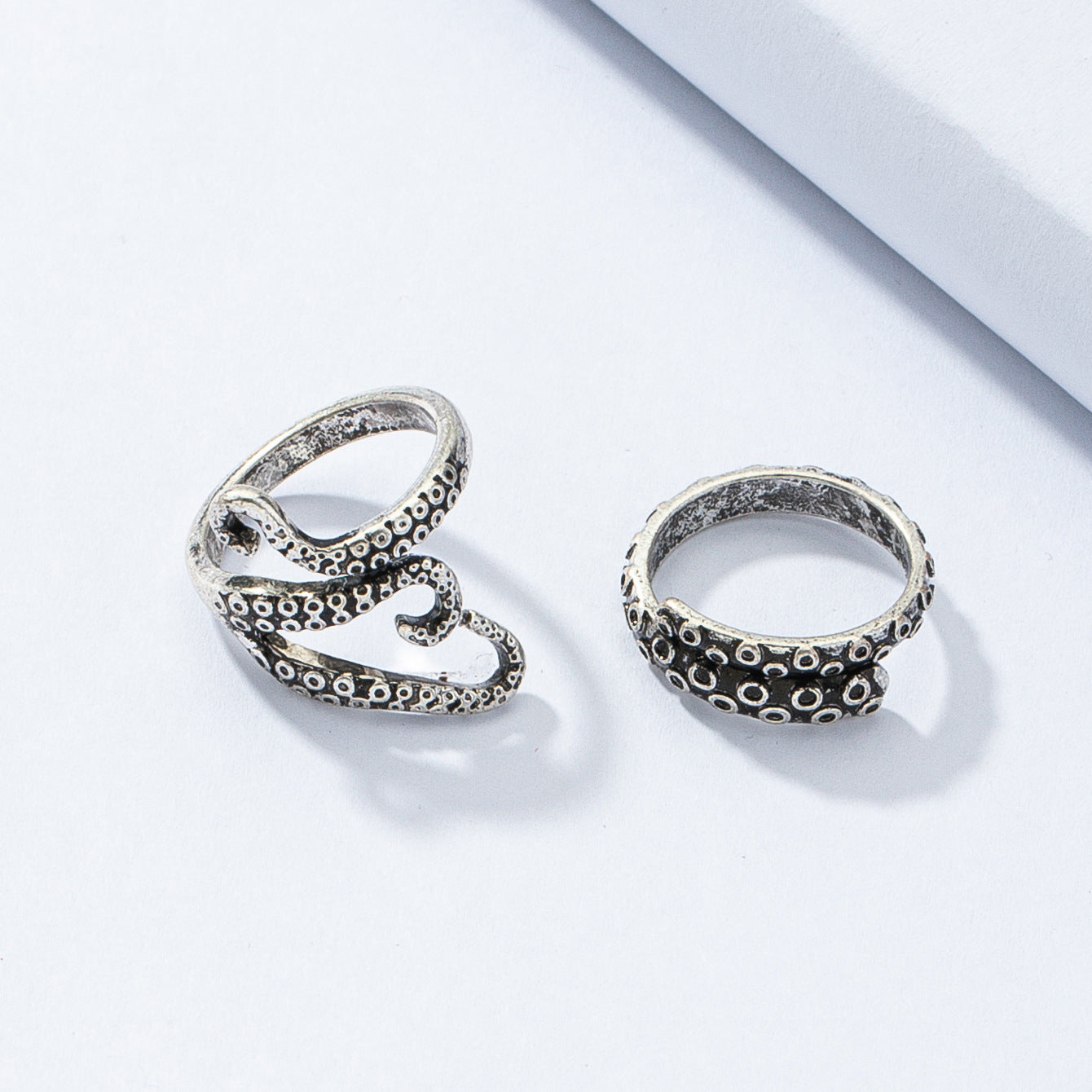 Elegant Cold Wind Retro Ring Set with Staggered Design