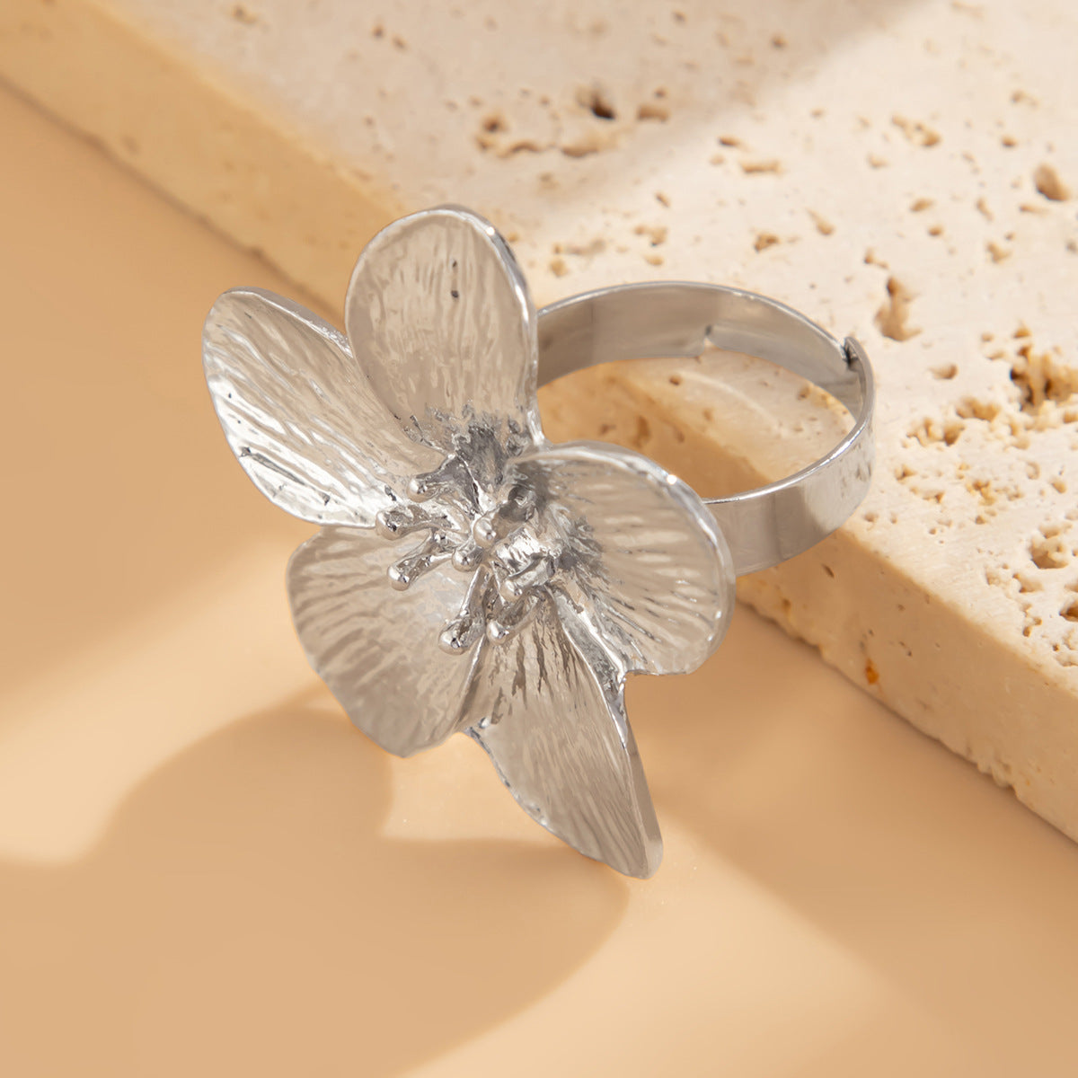 Planderful Vienna Verve Ring – Elegant Retro Flower Design