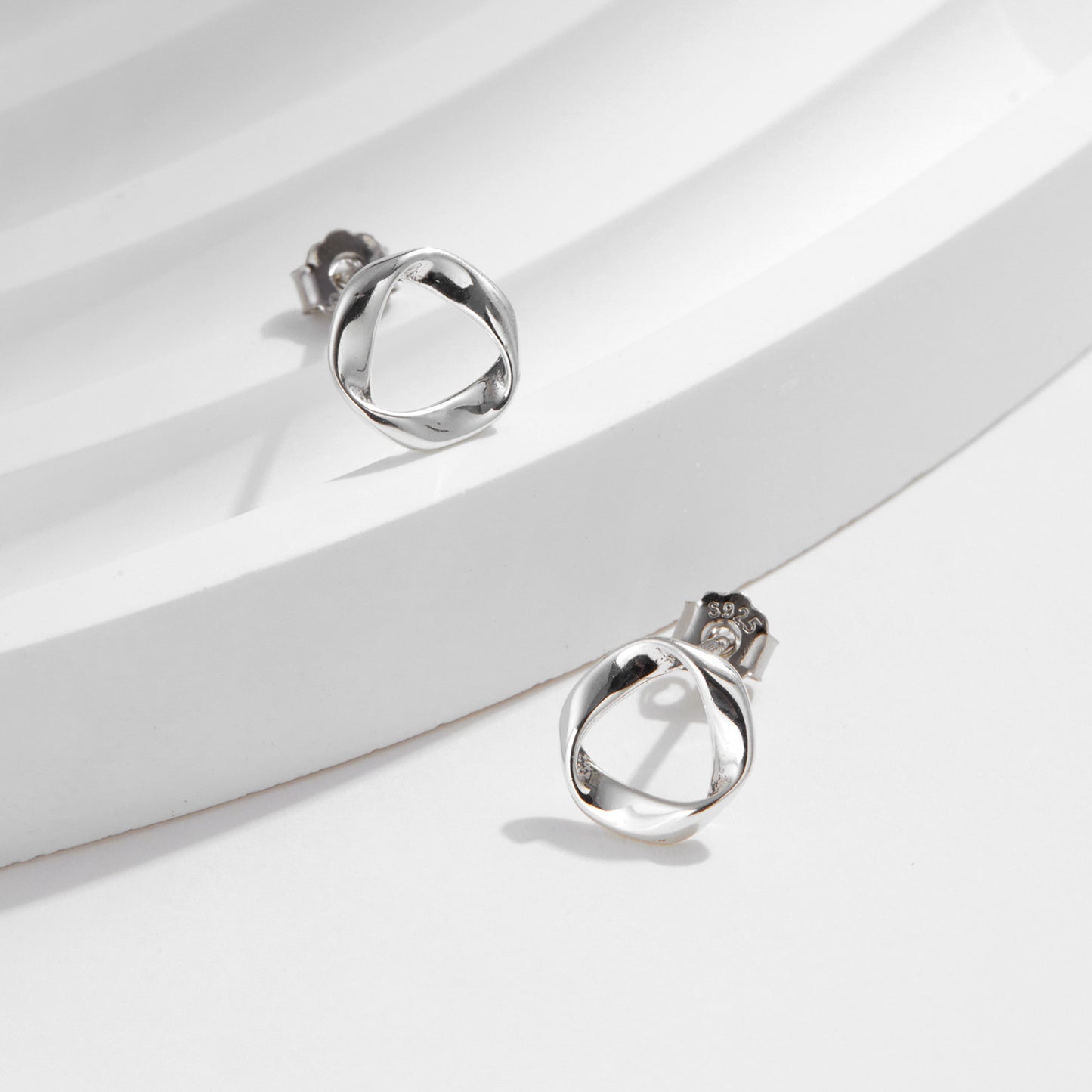 Planderful Everyday Genie Earrings – Unique Wavy Pattern Design