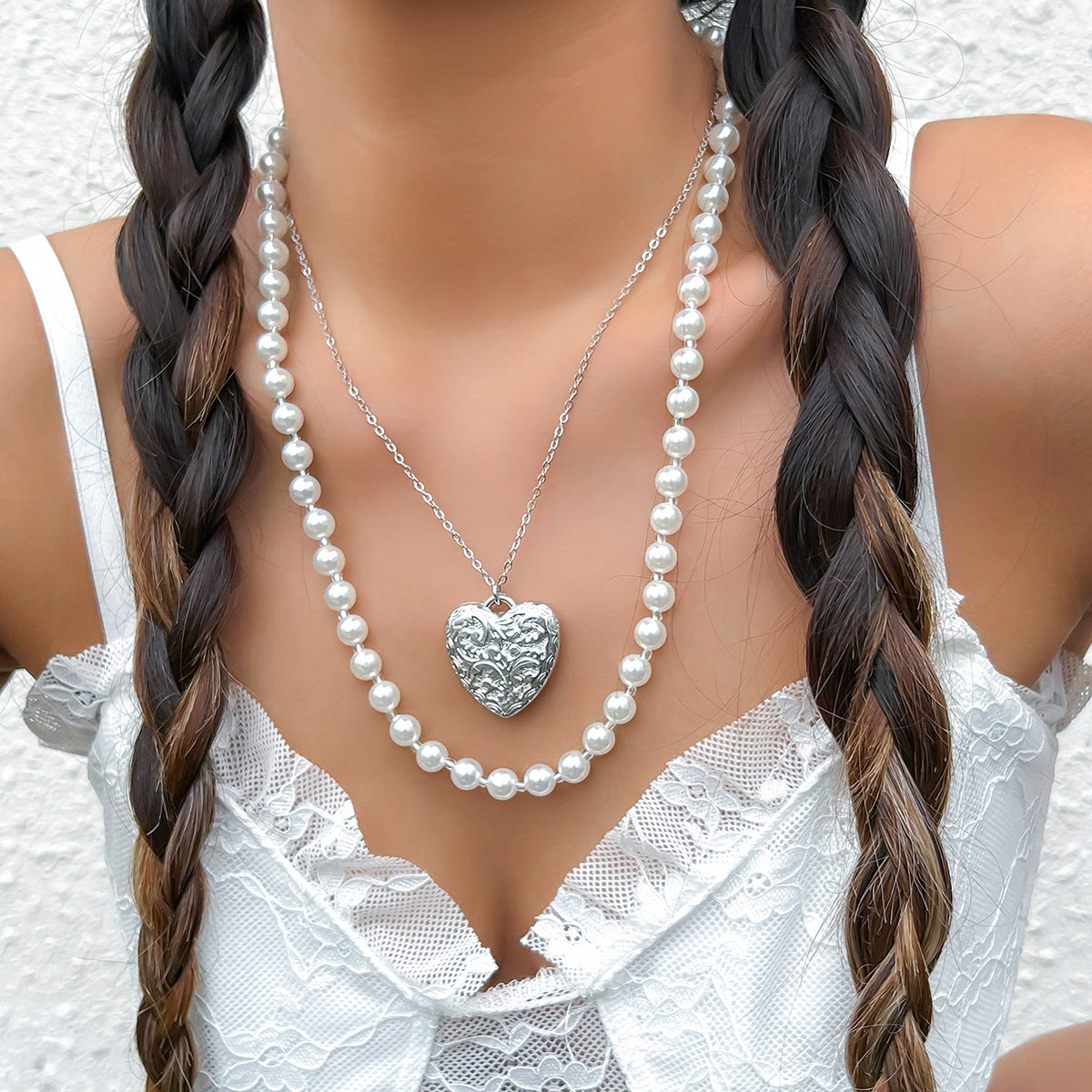 European and American Vacation Style Jewelry, Love Pendant Necklace with Versatile Niche Pearl