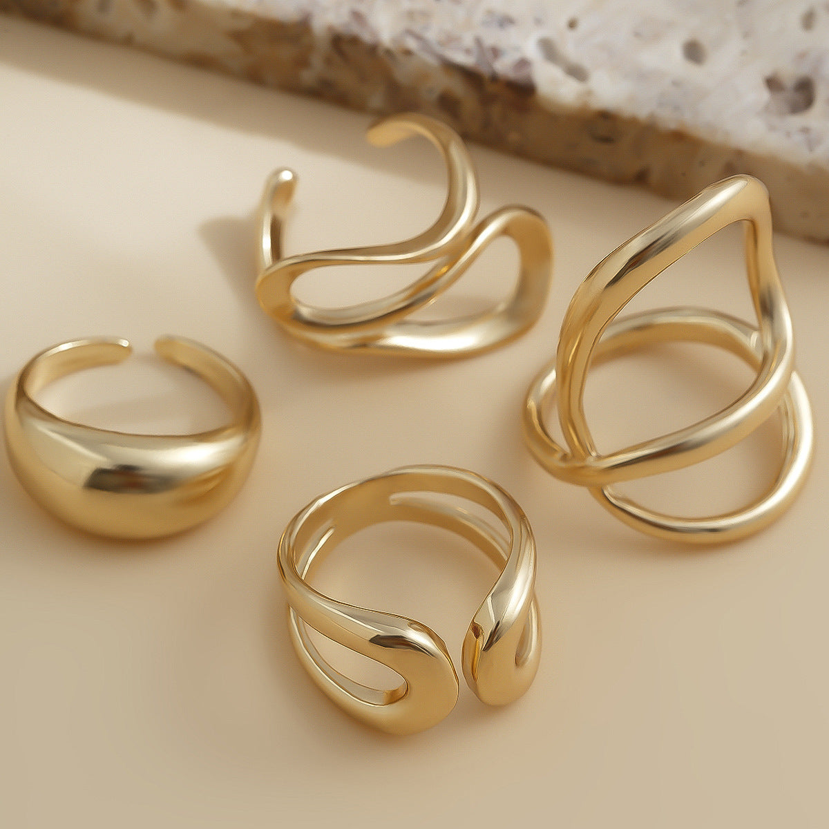 Planderful Vienna Verve Ring Set – Unique Hollow Liquid Design