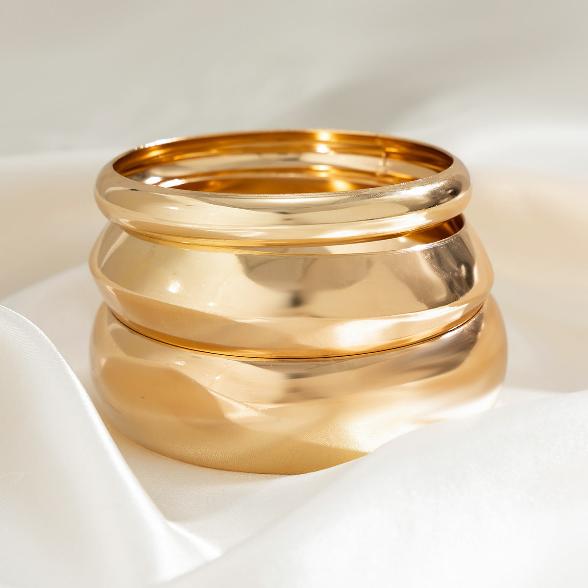 Planderful Vienna Verve Wide Glossy Metal Bracelet Set for Street Style Chic Women