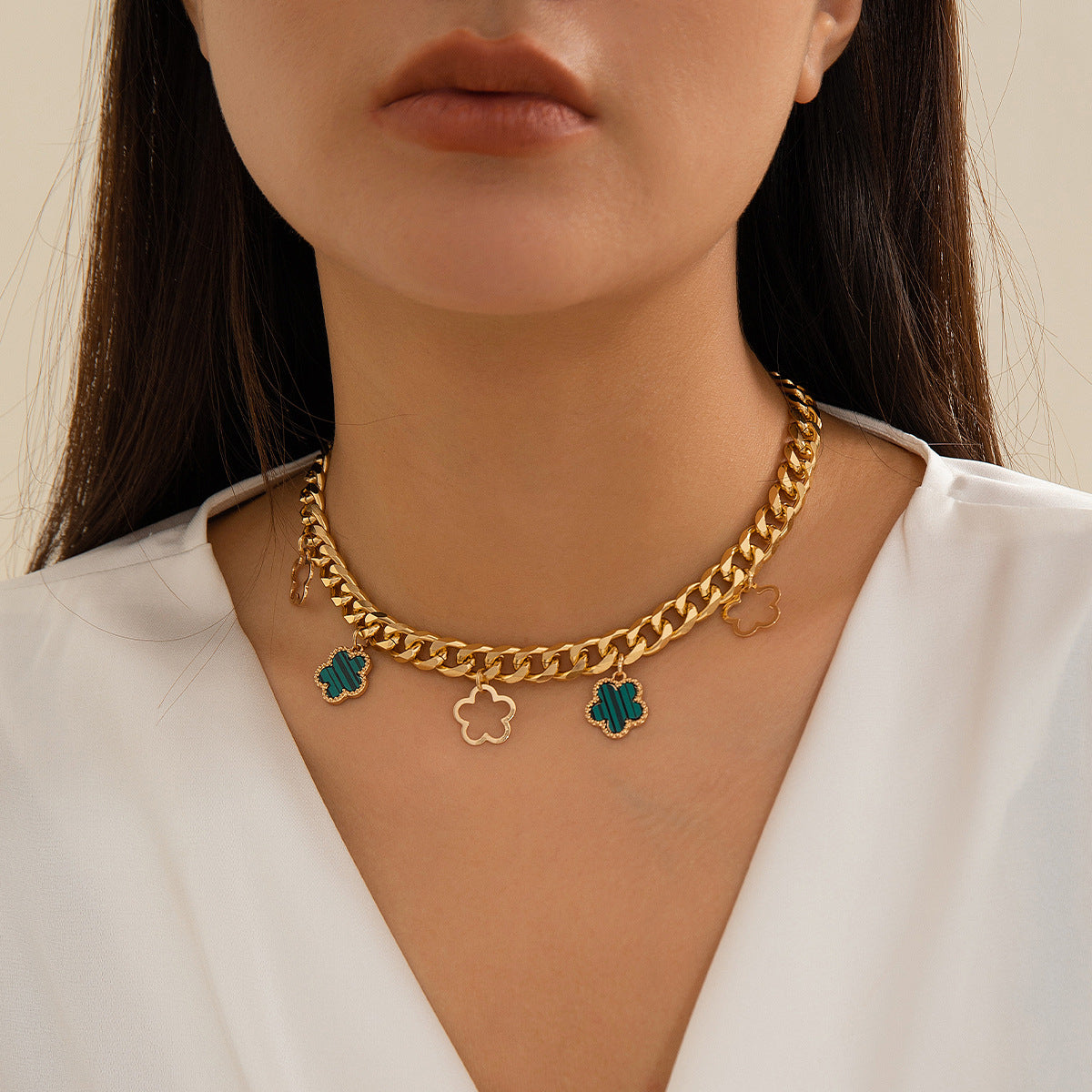 Cold Wind Metal Alloy Necklace with Tassel Clover Pendant