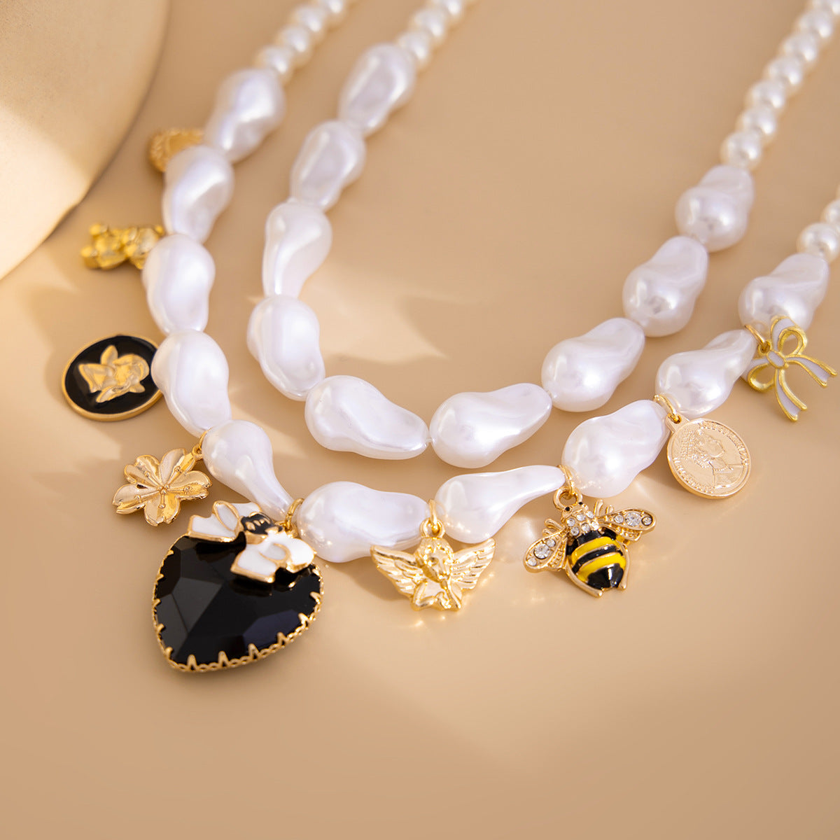 Planderful Vienna Verve Necklace – Exaggerated Bee Pendant with Imitation Pearls