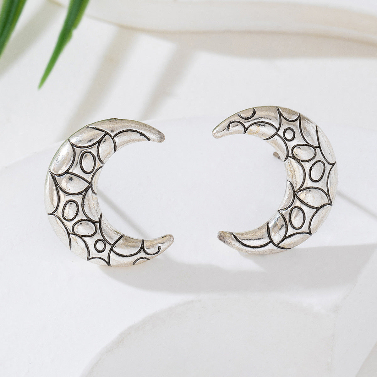 Planderful Vienna Verve Moon Earrings – Trendy Retro Design