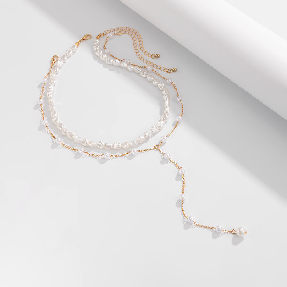 Planderful Vienna Verve Necklace – Elegant Y-Shaped Imitation Pearl Design