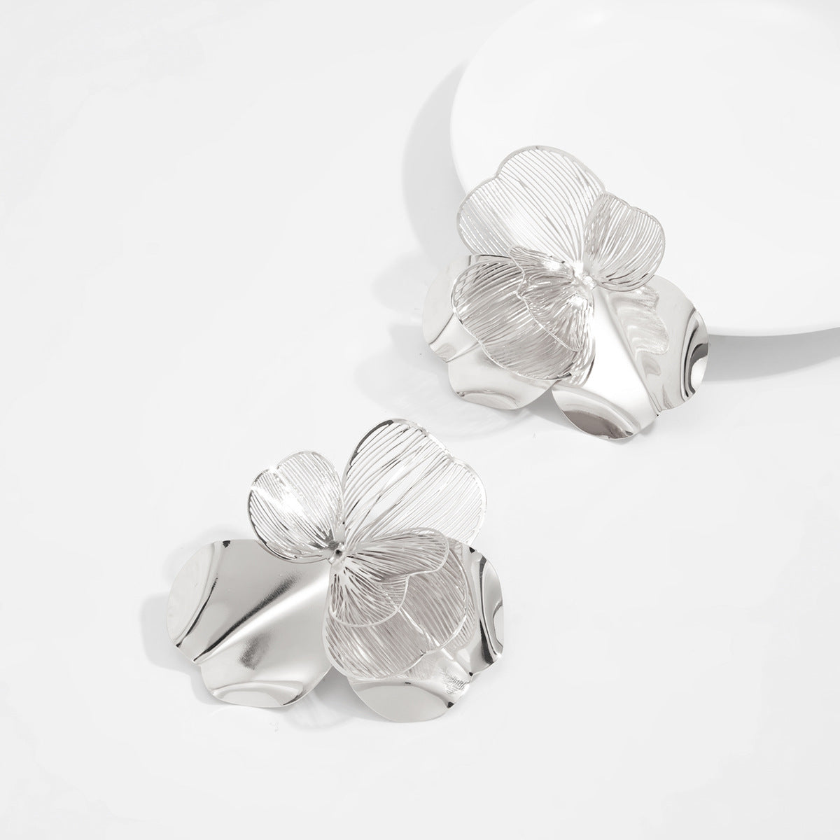 Planderful Vienna Verve Ginkgo Leaf Stud Earrings for Women Vintage Floral Irregular Statement Design