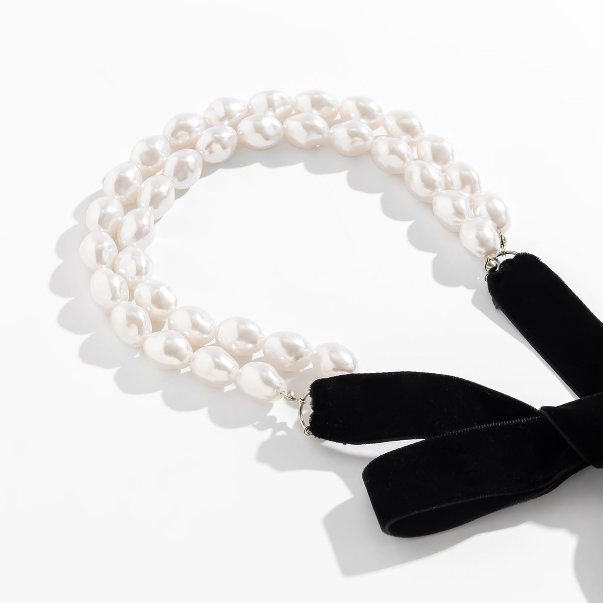 French Court Beaded Necklace with Flannel Tassel and Imitation Pearl Embellishments