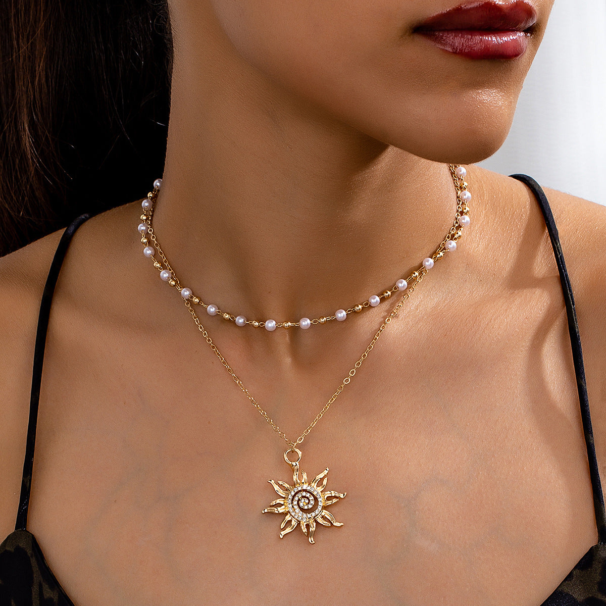 Planderful Vienna Verve Necklace Set – Fashionable Sunflower Design with Elegant Pearls