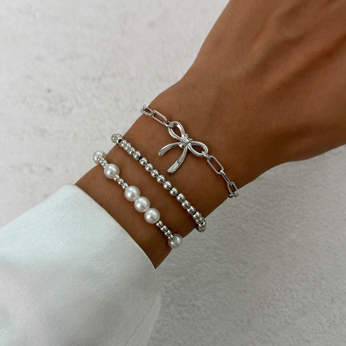 Planderful Vienna Verve Bracelet – Fashionable Imitation Pearl Design