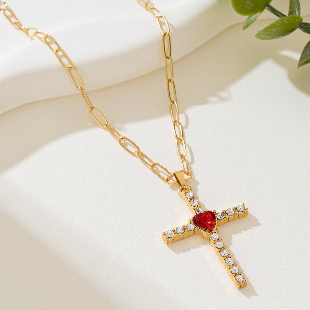 Planderful Vienna Verve Necklace – Fashionable Red Love Pendant