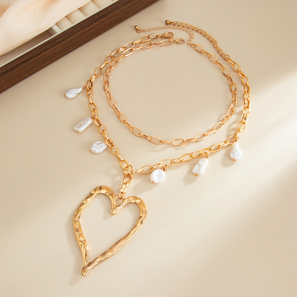 Oversized Hollow Heart Pearl Necklace