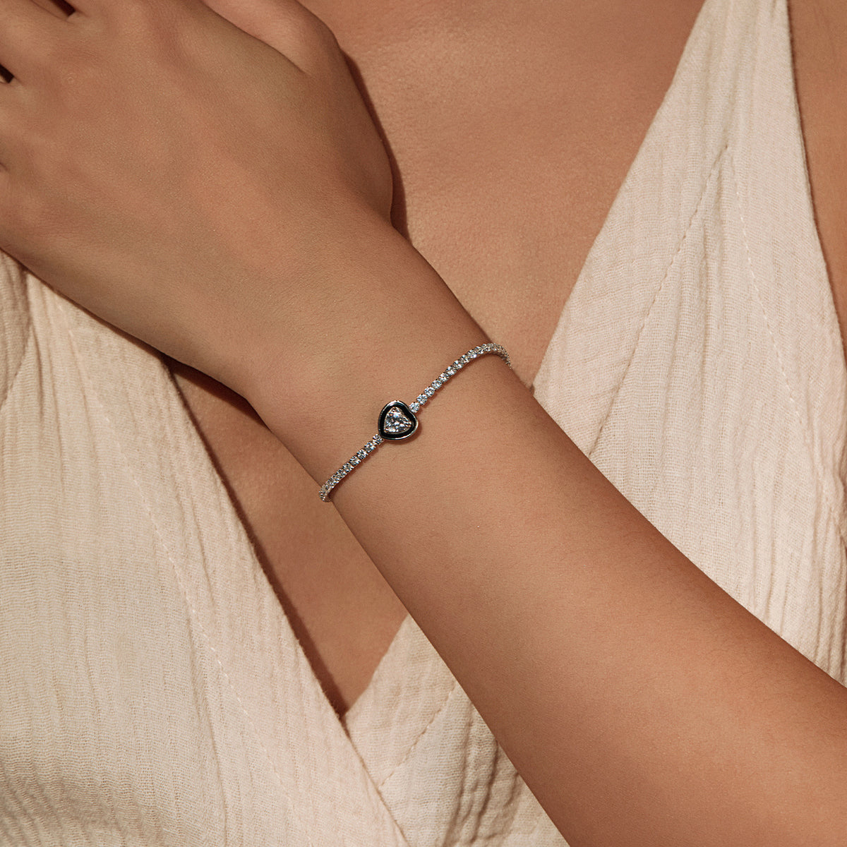 925 Sterling Silver Black Heart Enamel Zircon Bracelet