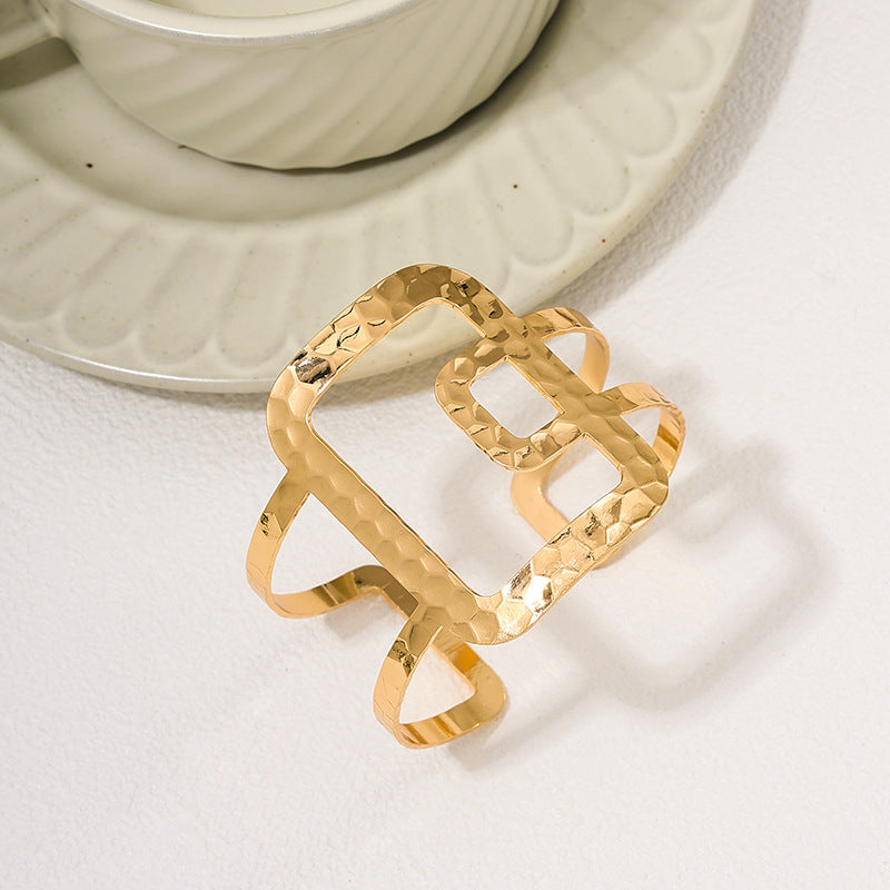 Exaggerated Metal Geometric Bracelet with Personalized Female Fashion Twist