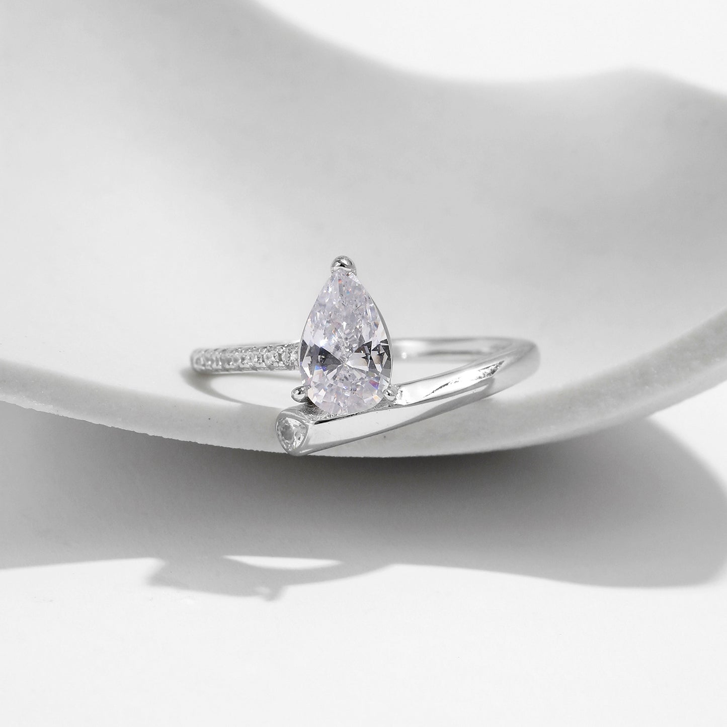 Planderful Everyday Genie Ring – Exquisite Irregular Design with Sparkling Zircon