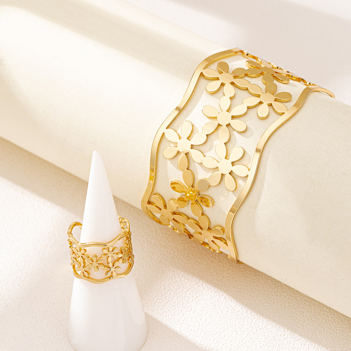 Fashion Metal Hollow Flower Bracelet Ring Set for Women