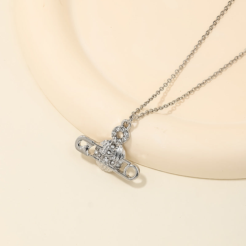 Luxurious Pearl Necklace with a Touch of French Elegance