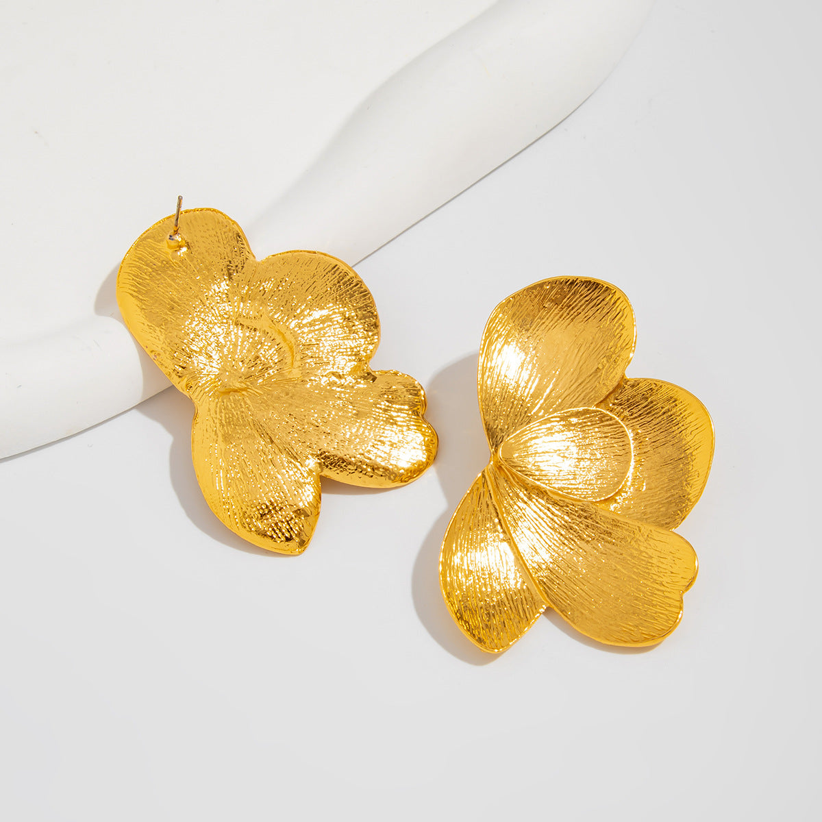 Planderful Vienna Verve Earrings – Retro Leaf Design