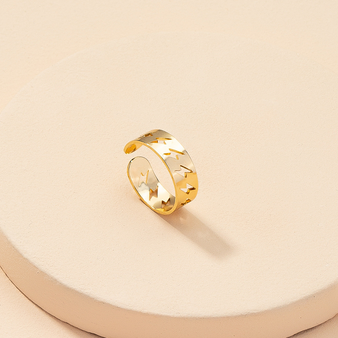 Vintage Textured Open Index Finger Ring with Hollowed-out Design