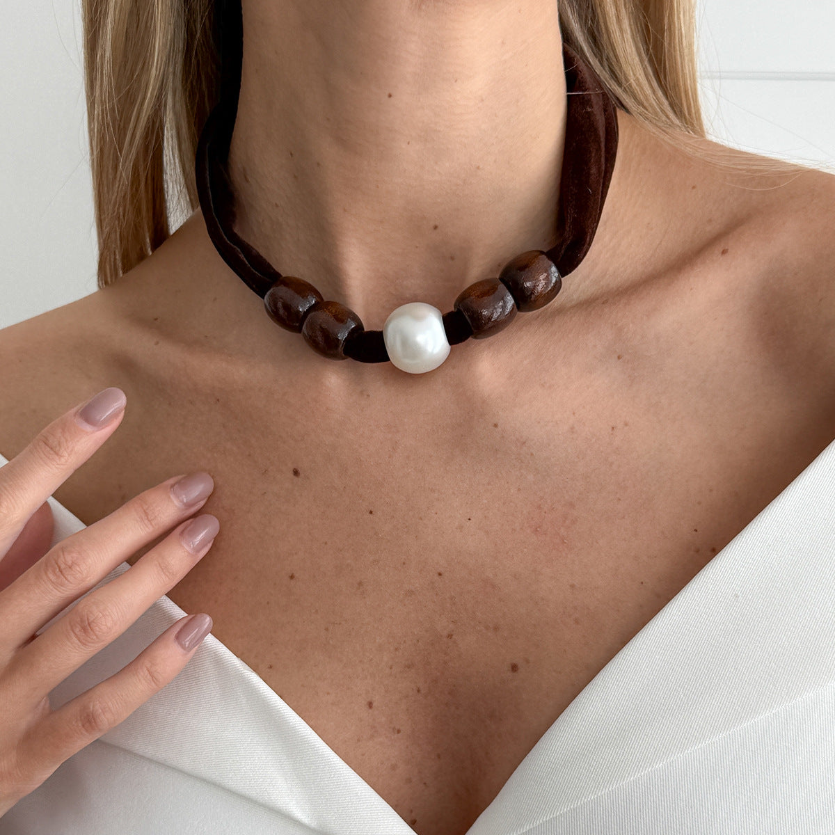Wood Bead Pearl-Style Collarbone Necklace