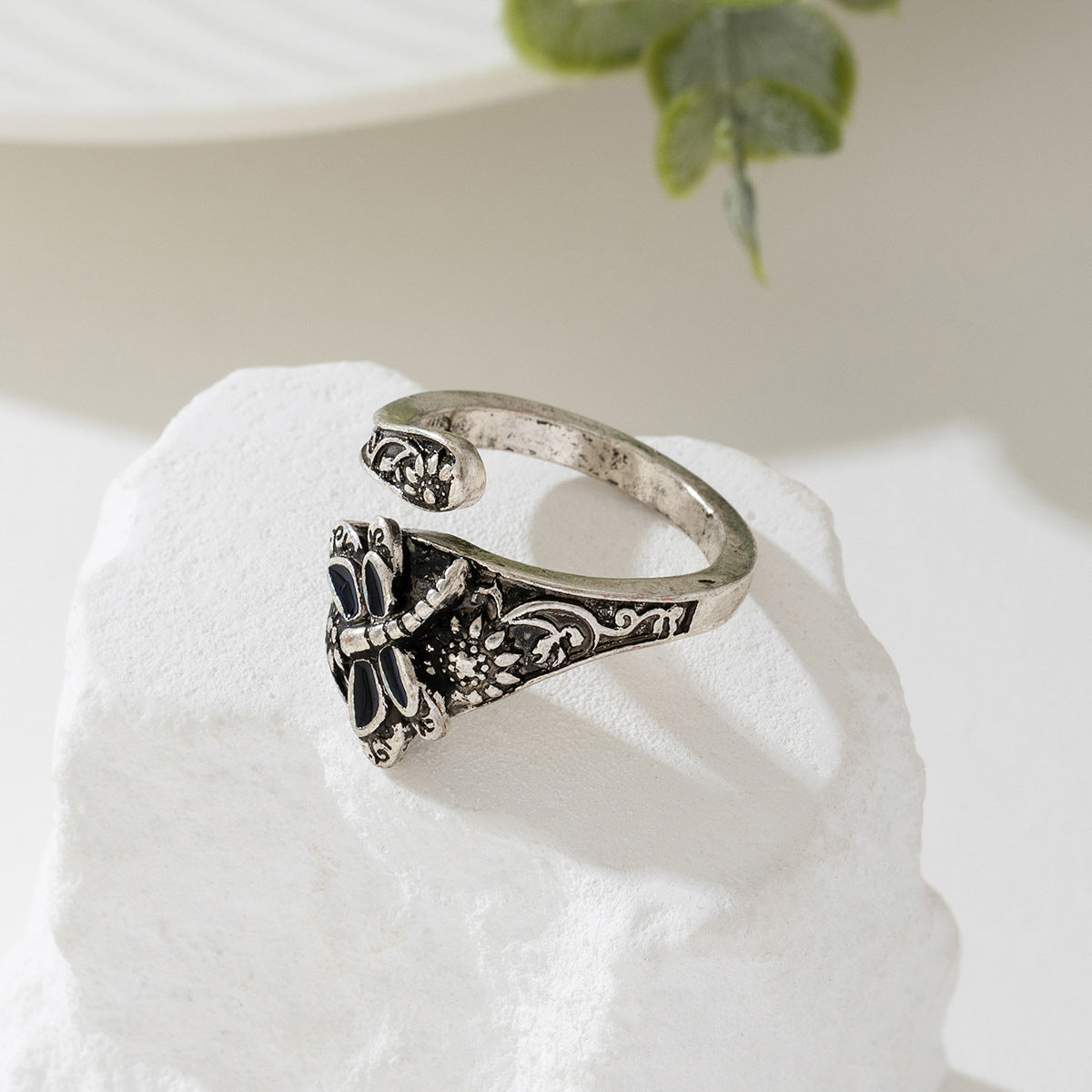 Stylish Metal Dragonfly Sunflower Ring for Trendy Women