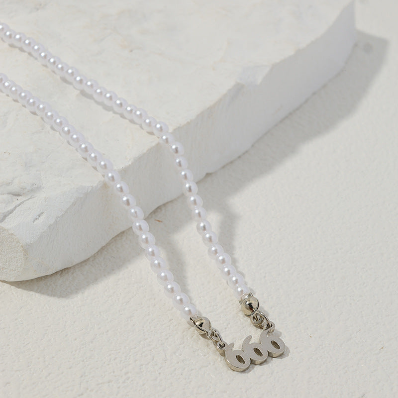 Elegant Pearl Pendant Necklace with Luxurious Design