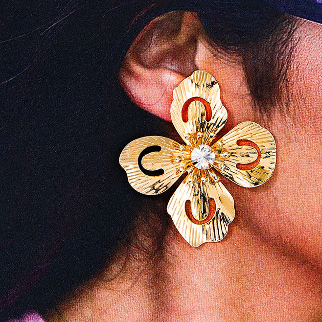 Exquisite Floral Stud Earrings with Pearls for Stylish Women