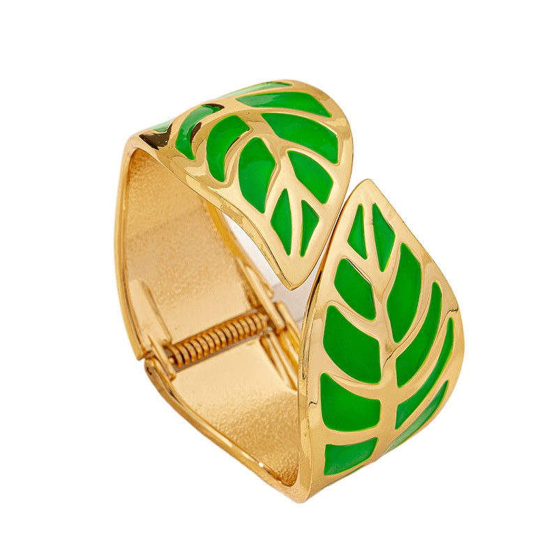 Planderful Vienna Verve Bracelet – Fashionable Metal Design with Green Leaves