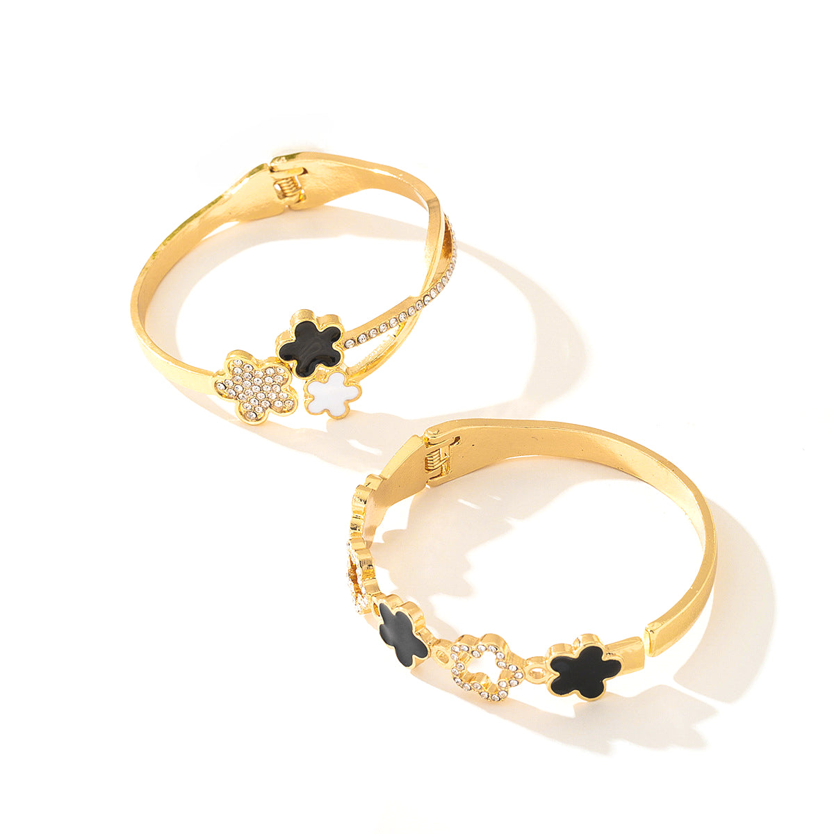 Planderful Vienna Verve Bracelet Set – Fashionable Five-Leaf Clover Design