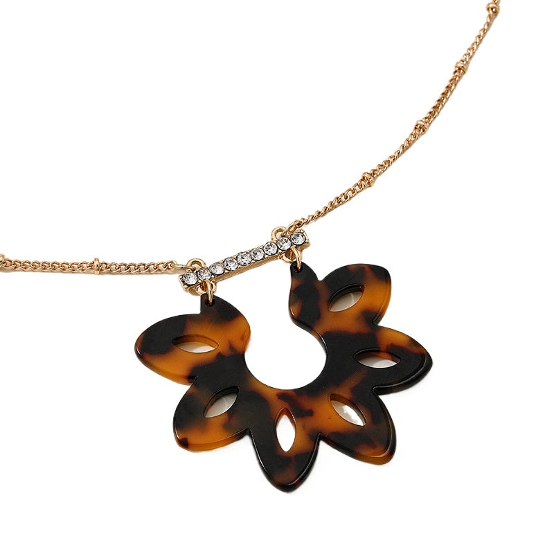 Planderful Vienna Verve Necklace – Versatile Acrylic Leopard Print Design