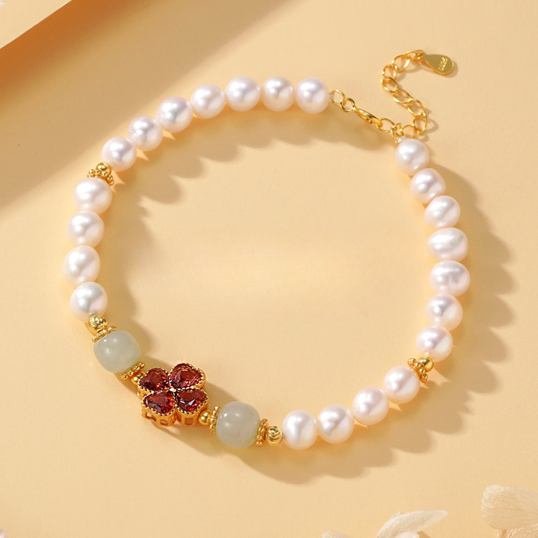 Minimalist Clover Pearl Bracelet