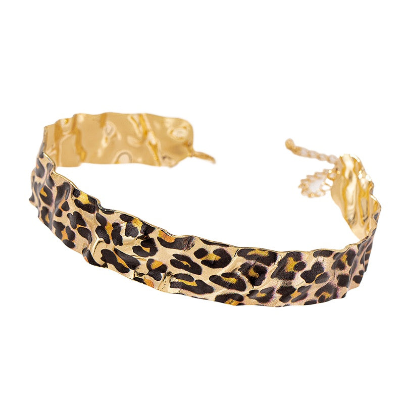 Planderful Vienna Verve Necklace – Trendy Metal Leopard Print Design