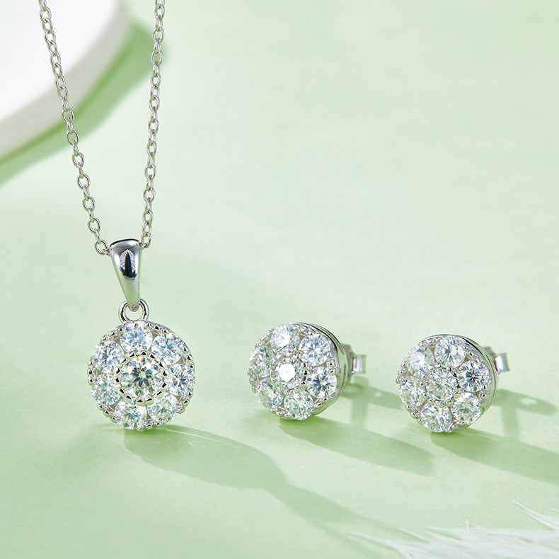 Circular Flower Core Moissanite Necklace