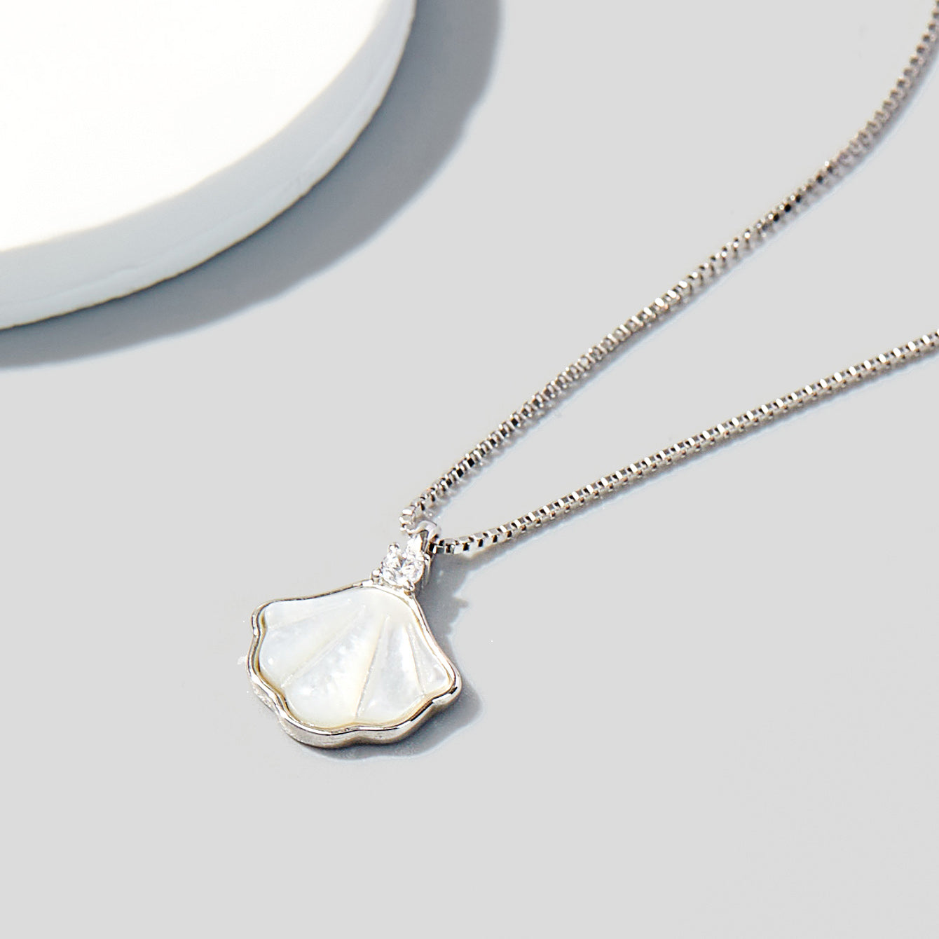 S925 Silver Plated Platinum Mother Of Pearl Shell Pendant Necklace Collarbone Chain