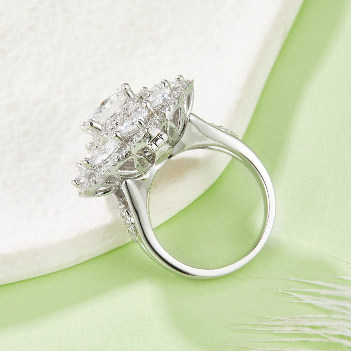 Elegant 2.0 Carat Moissanite Princess Cut Ring with Luxurious Halo Design in S925 Silver Plated Platinum