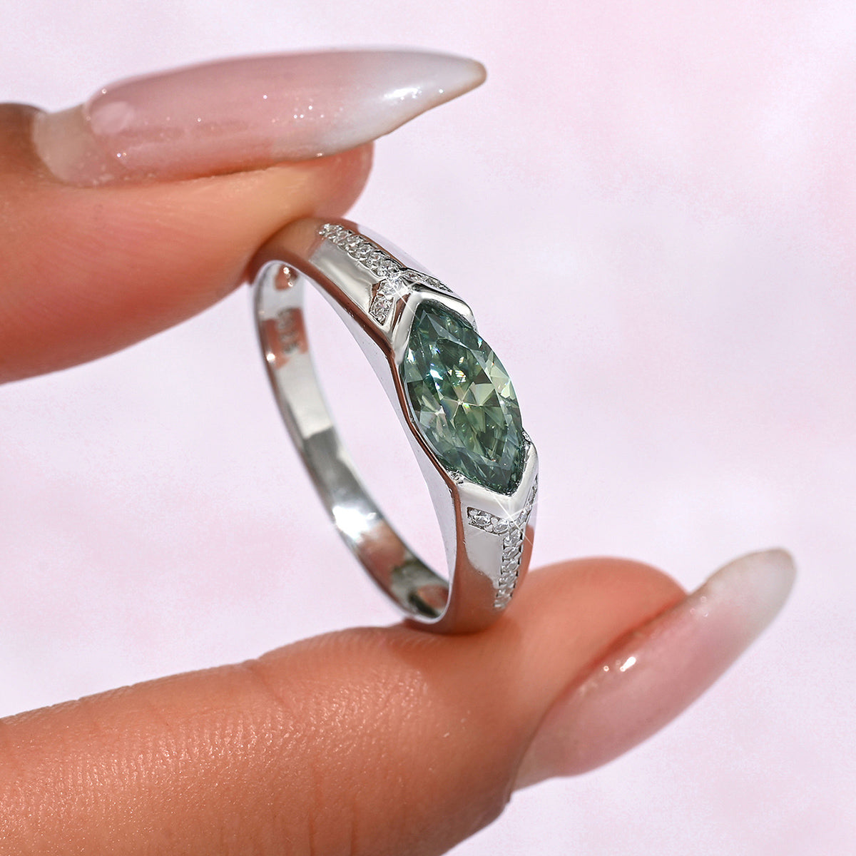 S925 Silver Plated 18K Platinum Ring Green Marquise Moissanite