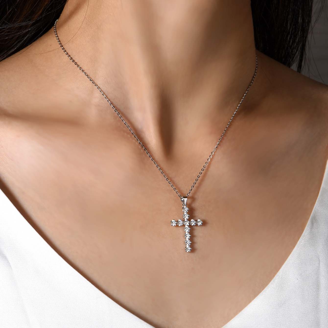 S925 Silver Plated 18K Platinum Necklace with Moissanite Cross Pendant