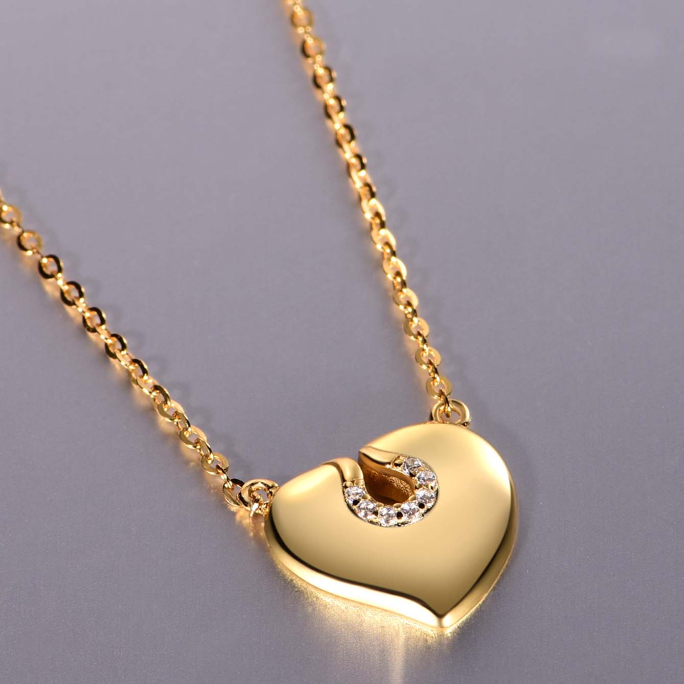 S925 Silver Plated 18K Gold Heart-Shape Pendant Necklace with 0.035 Carat Moissanite