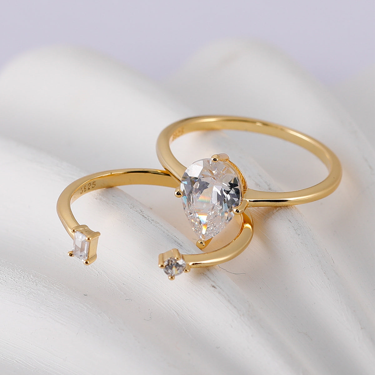 S925 Silver Plated 18K Gold Ring with 2.5 Carat Moissanite Set