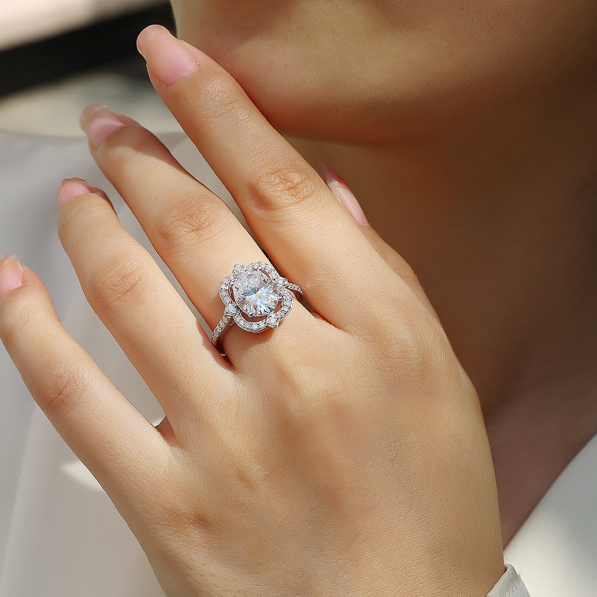 S925 Silver Plated 18K Platinum Women's Halo Ring Moissanite